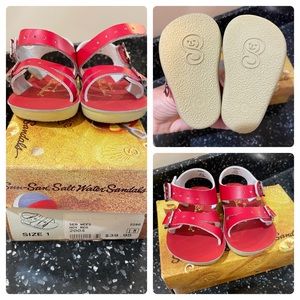 Sun San Sea Wees size 1 
EUC worn by non walker twice. Will come with box